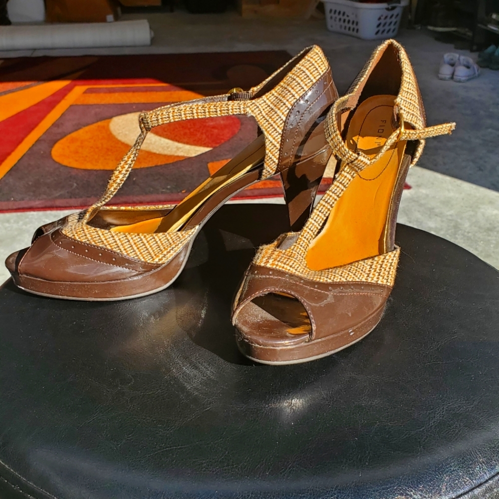 Plaid brown heels